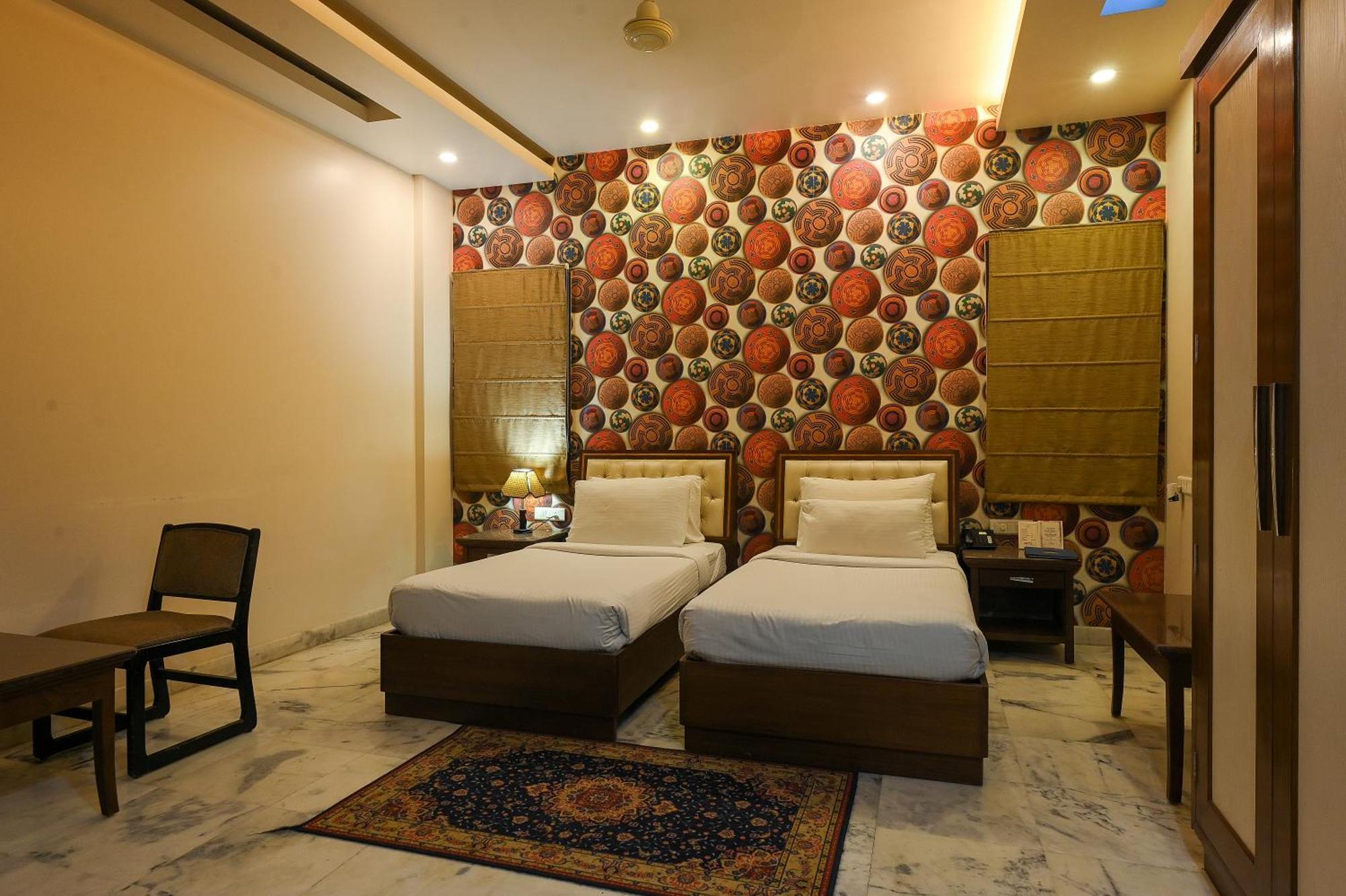 Hotel Leela Grande Karnāl Exterior foto