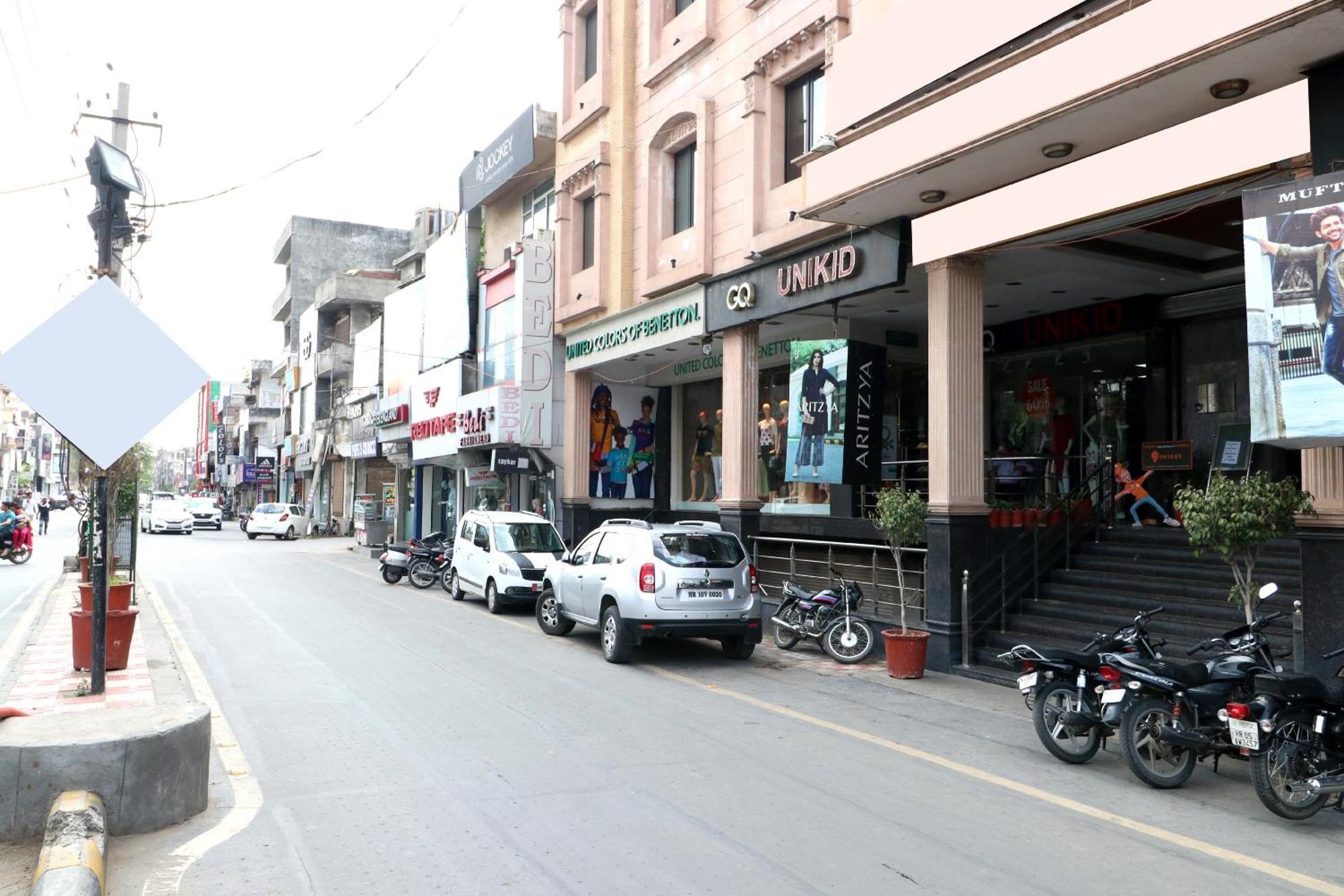 Hotel Leela Grande Karnāl Exterior foto